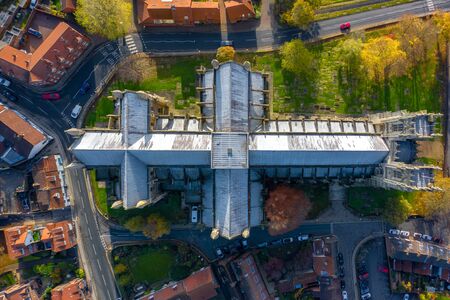 Overhead aerial top down view of Beverley Minster, the large gothic church in the centre of the small market town in East Yorkshire, UK. Shot in Autumn 2019の写真素材