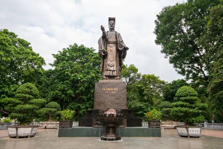 Statue of King Le Thai To in Hanoi, Capital of Vietnamのeditorial素材