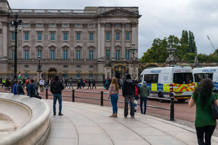 London, UK - 26th September 2020: Peaceful of anti mask protests outside Buckingham Palace Westminster in London with police and protestorsのeditorial素材