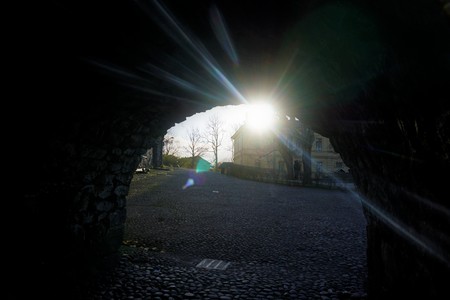 The sun shining through an archway on Suomenlinna, Finlandの写真素材