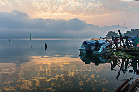 Vajiralongkorn Dam in the morningの写真素材
