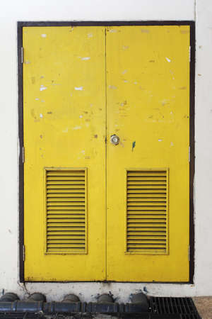 old yellow door の写真素材