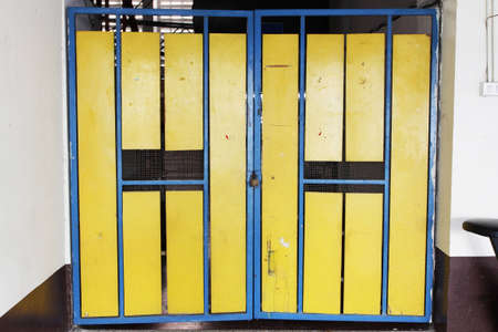 yellow door の写真素材
