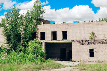 Abandoned empty city, multi-storey building. Empty rooms without windows.のeditorial素材