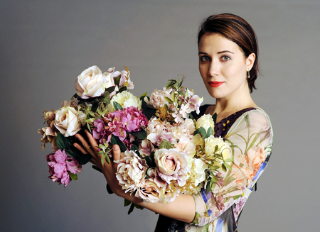 woman with a bouquet, big bouquet, coat, fashionable coat, bright coat, autumn women's coat, women's coat, light overcoatの写真素材