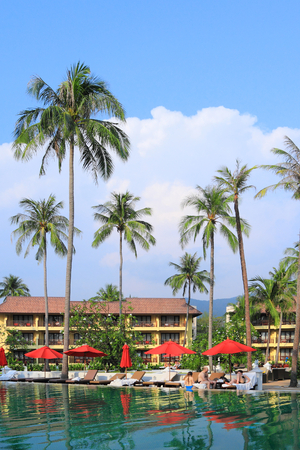 KOH CHANG, THAILAND - MARCH 29, 2012: Tourists have a rest on the tropical islandのeditorial素材