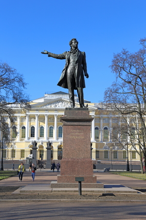Saint Petersburg, RUSSIA - MAY 02, 2017: The monument to poet Alexander Pushkin on the background of the building of the Russian Museumのeditorial素材