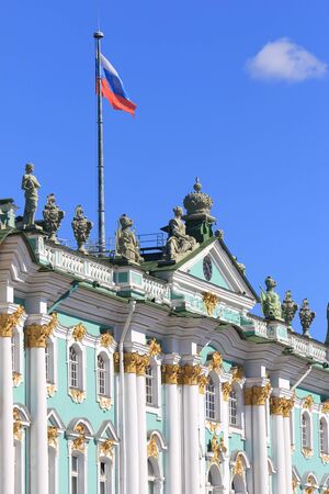 Saint Petersburg, RUSSIA - MAY 03, 2017: the national flag of Russia and the details of the architecture of the Winter Palaceのeditorial素材