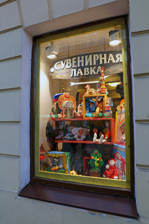 Saint Petersburg, RUSSIA - MAY 05, 2017: the Window of the gift shop with Russian toys on Nevsky prospectのeditorial素材