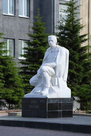 Novosibirsk, RUSSIA-JUNE 13, 2014: monument To the hero of the great Patriotic war, Soviet poet Boris Bogatkovのeditorial素材