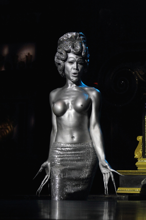 PATTAYA, THAILAND-MARCH 27, 2012: actor transvestite on stage in Alcazar cabaret showのeditorial素材