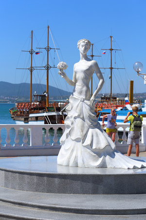 GELENDZHIK, RUSSIA-AUGUST 08, 2015: Symbol of the city sculpture with the name White bride on the black sea coastのeditorial素材