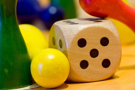 Children game to cube and pieces