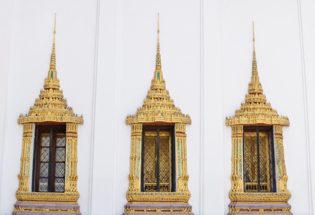 Thai style temple window at wat phra kaew, bangkok, thailandの写真素材