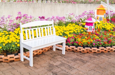 White bench in the gardenの写真素材