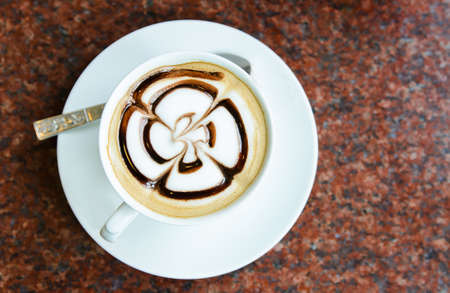 Latte Art Coffee With Flowers Backgroundの写真素材
