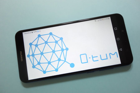 KONSKIE, POLAND - November 17, 2018: Qtum cryptocurrency logo displayed on smartphoneのeditorial素材