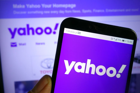 KONSKIE, POLAND - December 07, 2019: Yahoo logo displayed on mobile phoneのeditorial素材