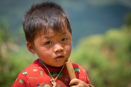 LAOCAI, VIETNAM, SEP 15: H'mong ethnic minority children on September 15, 2016 in Laocai, Vietnam. H'mong is the 8th largest ethnic group in Vietnam.のeditorial素材