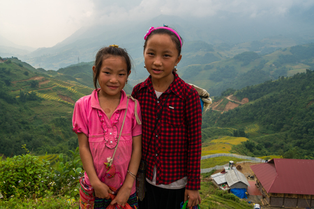 LAOCAI, VIETNAM, SEP 15: H'mong ethnic minority children on September 15, 2016 in Laocai, Vietnam. H'mong is the 8th largest ethnic group in Vietnam.のeditorial素材