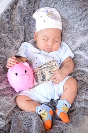 Baby is sleeping: the idea of saving for the future of the baby