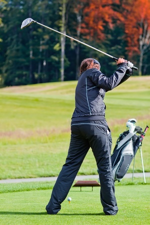  
Young girl swinging golf club, rear view のeditorial素材
