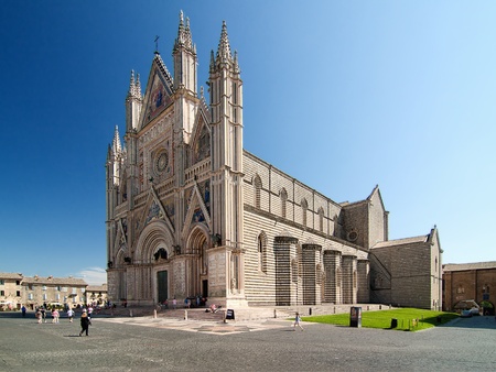 Orvieto Cathedral, Umbria, Italy. Orvieto is noted for its Gothic cathedral, or duomo. The church is striped in white travertine and greenish-black basalt in narrow bands. のeditorial素材