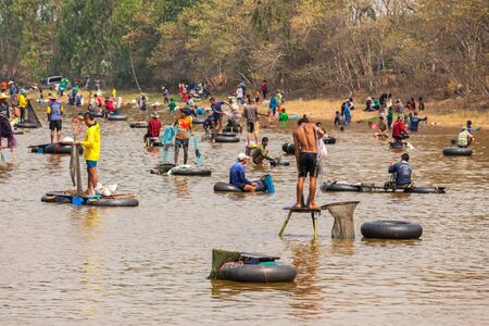 Ubon Ratchathani, Thailand - March 20, 2016 : Many Thai people casting a net for catching fish at river. Fishermen show ancient way of fishing nets,Ubon Ratchathani, Thailand on March 20, 2016のeditorial素材