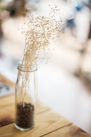 vase is dieing on the tableの写真素材