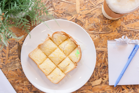 honey toast in plateの写真素材