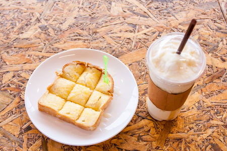 toast bread bake with honey on the plateの写真素材