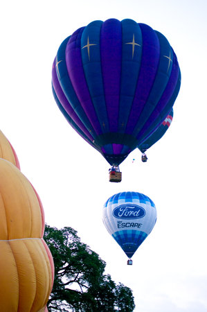 CHIANG MAI, THAILAND - NOVEMBER 26: Hot air balloons flying to the sky in Thailand International Balloon Festival 2011 at Chiang mai, Thailand on November 26, 2011.のeditorial素材