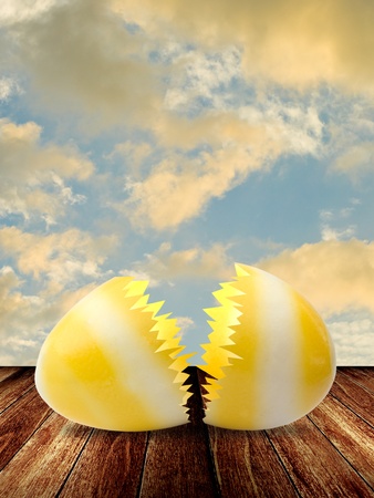 Broken easter egg on wooden tableの写真素材