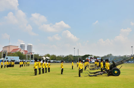 BANGKOK THAILAND - APRIL 9 : Soldier shoot a big gun on April 9, 2012  in The Royal Funeral of HRH Princess Bejaratana Rajasuda of Thailandのeditorial素材