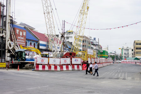 BANGKOK, THAILAND - AUGUST 31 : Machinery working for build subway station on 31 August 2012 at Wang-Burapa junction, Bangkok, Thailandのeditorial素材