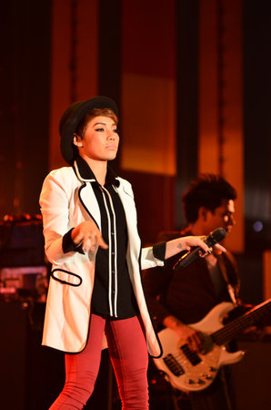 NONTABURI, THAILAND  - OCTOBER 4 : Da Endorphine singer singing in Grammy Wonderland concert on 4 October 2012 at IMPACT Challenger, Nontaburi, Thailandのeditorial素材