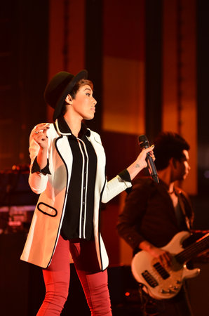 NONTABURI, THAILAND  - OCTOBER 4 : Da Endorphine singer singing in Grammy Wonderland concert on 4 October 2012 at IMPACT Challenger, Nontaburi, Thailandのeditorial素材