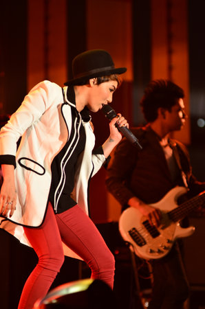 NONTABURI, THAILAND  - OCTOBER 4 : Da Endorphine singer singing in Grammy Wonderland concert on 4 October 2012 at IMPACT Challenger, Nontaburi, Thailandのeditorial素材