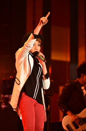 NONTABURI, THAILAND  - OCTOBER 4 : Da Endorphine singer singing in Grammy Wonderland concert on 4 October 2012 at IMPACT Challenger, Nontaburi, Thailandのeditorial素材