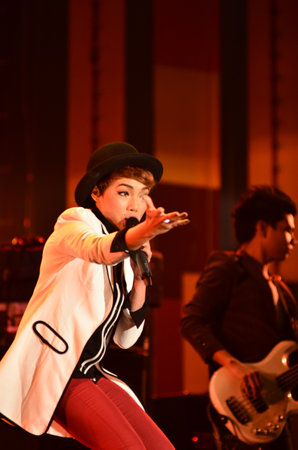NONTABURI, THAILAND  - OCTOBER 4 : Da Endorphine singer singing in Grammy Wonderland concert on 4 October 2012 at IMPACT Challenger, Nontaburi, Thailandのeditorial素材