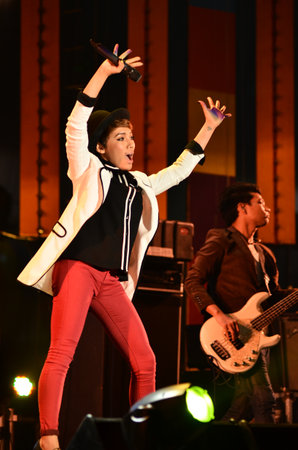 NONTABURI, THAILAND  - OCTOBER 4 : Da Endorphine singer singing in Grammy Wonderland concert on 4 October 2012 at IMPACT Challenger, Nontaburi, Thailandのeditorial素材