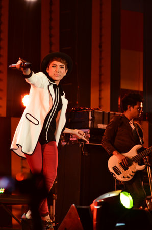 NONTABURI, THAILAND  - OCTOBER 4 : Da Endorphine singer singing in Grammy Wonderland concert on 4 October 2012 at IMPACT Challenger, Nontaburi, Thailandのeditorial素材