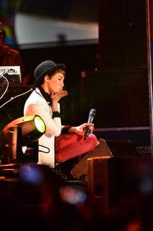 NONTABURI, THAILAND  - OCTOBER 4 : Da Endorphine singer singing in Grammy Wonderland concert on 4 October 2012 at IMPACT Challenger, Nontaburi, Thailandのeditorial素材
