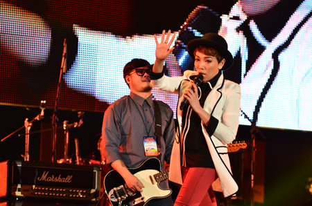 NONTABURI, THAILAND  - OCTOBER 4 : Da Endorphine singer singing in Grammy Wonderland concert on 4 October 2012 at IMPACT Challenger, Nontaburi, Thailandのeditorial素材