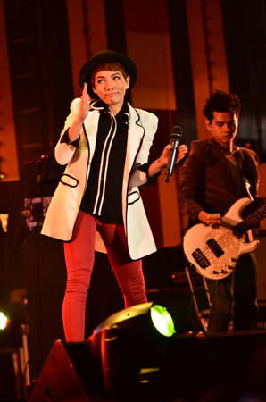 NONTABURI, THAILAND  - OCTOBER 4 : Da Endorphine singer singing in Grammy Wonderland concert on 4 October 2012 at IMPACT Challenger, Nontaburi, Thailandのeditorial素材