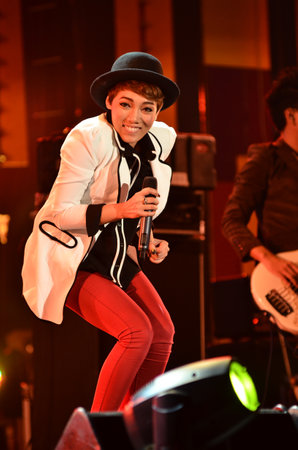 NONTABURI, THAILAND  - OCTOBER 4 : Da Endorphine singer singing in Grammy Wonderland concert on 4 October 2012 at IMPACT Challenger, Nontaburi, Thailandのeditorial素材