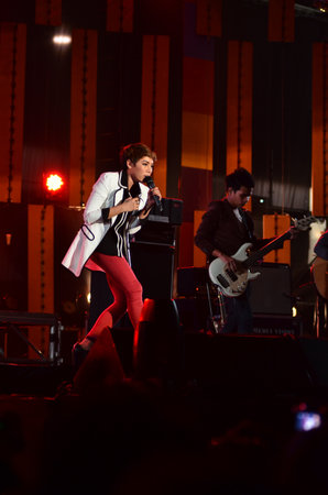 NONTABURI, THAILAND  - OCTOBER 4 : Da Endorphine singer singing in Grammy Wonderland concert on 4 October 2012 at IMPACT Challenger, Nontaburi, Thailandのeditorial素材