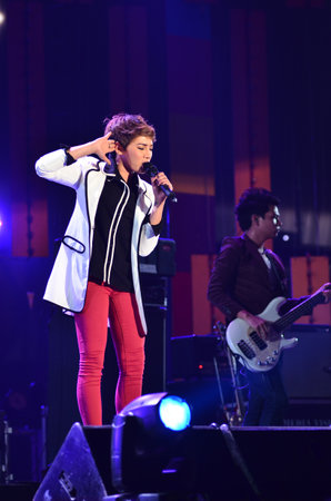 NONTABURI, THAILAND  - OCTOBER 4 : Da Endorphine singer singing in Grammy Wonderland concert on 4 October 2012 at IMPACT Challenger, Nontaburi, Thailandのeditorial素材
