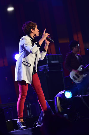 NONTABURI, THAILAND  - OCTOBER 4 : Da Endorphine singer singing in Grammy Wonderland concert on 4 October 2012 at IMPACT Challenger, Nontaburi, Thailandのeditorial素材