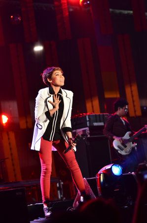 NONTABURI, THAILAND  - OCTOBER 4 : Da Endorphine singer singing in Grammy Wonderland concert on 4 October 2012 at IMPACT Challenger, Nontaburi, Thailandのeditorial素材